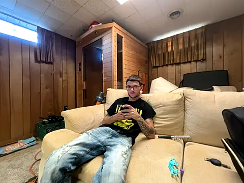 Snapshot of hungkubenski chatting on 10-21-25, 08:20 hungkubenski online show from 10-21-25, 08:20