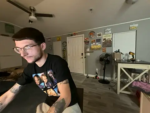 Snapshot of hungkubenski chatting on 11-11-25, 05:51 hungkubenski online show from 11-11-25, 05:51