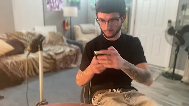 Snapshot of hungkubenski chatting on 12-15-25, 07:12 hungkubenski online show from 12-15-25, 07:12