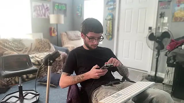 Snapshot of hungkubenski chatting on 12-15-25, 07:18 hungkubenski online show from 12-15-25, 07:18