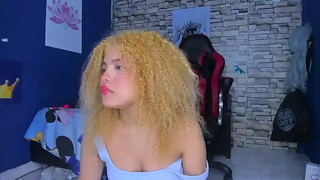 Snapshot of sofiacastillo01 chatting on 02-18-25, 04:05 sofiacastillo01 online show from 02-18-25, 04:05