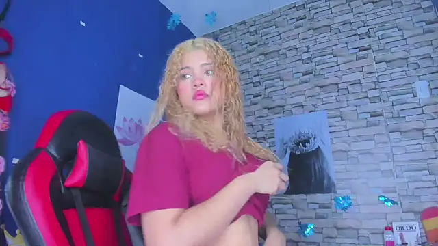 Snapshot of sofiacastillo01 chatting on 02-22-25, 12:40 sofiacastillo01 online show from 02-22-25, 12:40