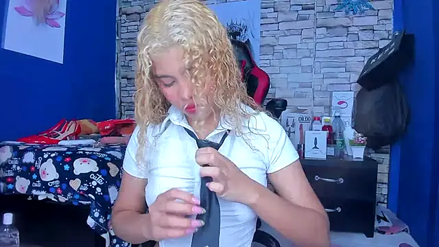 Snapshot of sofiacastillo01 chatting on 03-15-25, 12:45 sofiacastillo01 online show from 03-15-25, 12:45