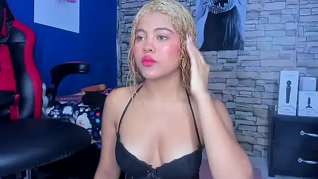 Snapshot of sofiacastillo01 chatting on 03-18-25, 12:58 sofiacastillo01 online show from 03-18-25, 12:58