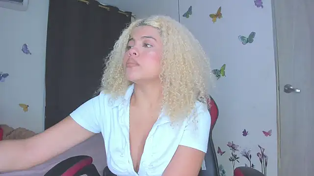 sofiacastillo01 online show from 01-13-26, 01:27