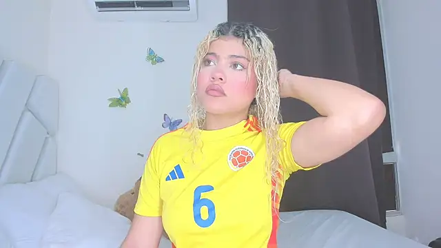 sofiacastillo01 online show from 03-26-26, 03:39