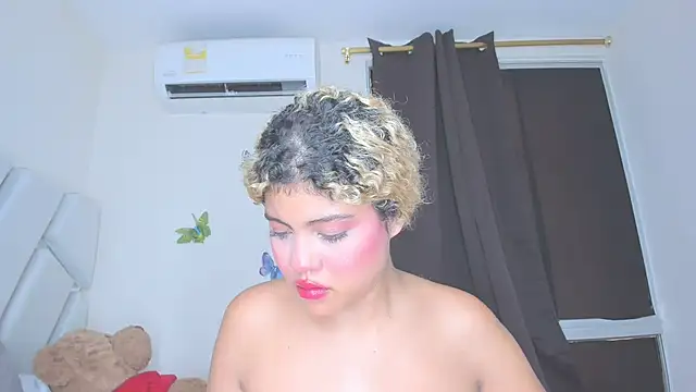 sofiacastillo01 online show from 04-19-26, 06:10