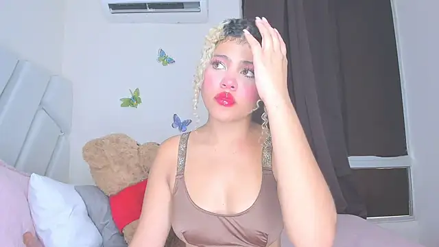 sofiacastillo01 online show from 04-20-26, 04:54