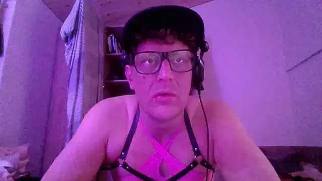 Snapshot of Bigthroaterboy chatting on 10-22-25, 05:02 Bigthroaterboy online show from 10-22-25, 05:02