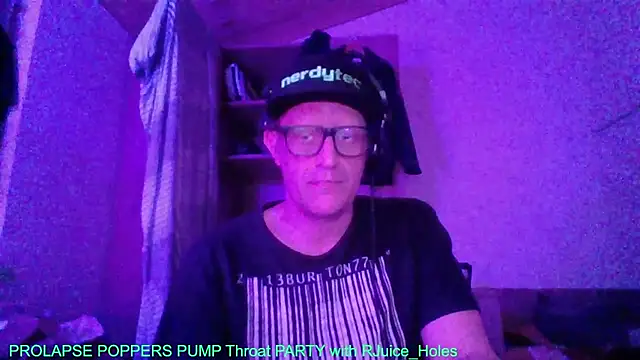 Snapshot of Bigthroaterboy chatting on 10-23-25, 08:18 Bigthroaterboy online show from 10-23-25, 08:18