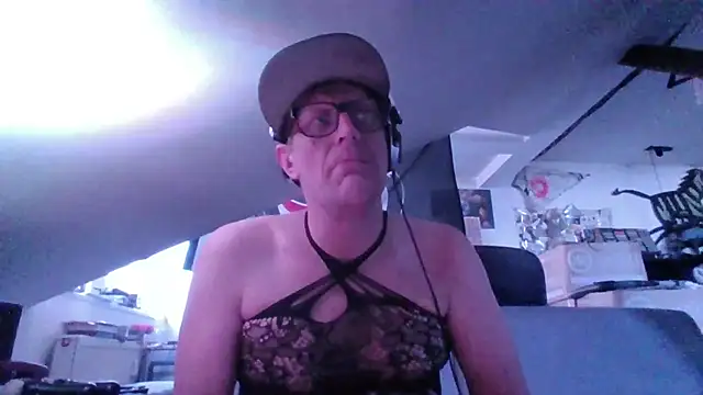 Snapshot of Bigthroaterboy chatting on 10-29-25, 09:22 Bigthroaterboy online show from 10-29-25, 09:22