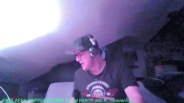 Snapshot of Bigthroaterboy chatting on 10-30-25, 09:37 Bigthroaterboy online show from 10-30-25, 09:37