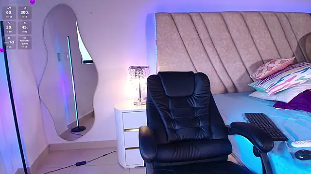 LeahPrada  online show from 12-28-24, 09:19