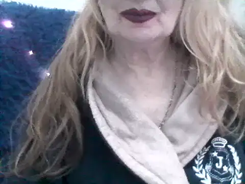 Snapshot of CarlyTreat chatting on 01-25-25, 05:08 CarlyTreat online show from 01-25-25, 05:08