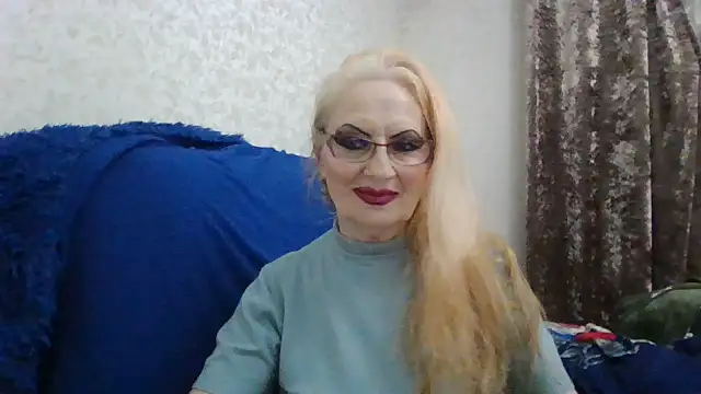 Snapshot of CarlyTreat chatting on 10-24-25, 03:19 CarlyTreat online show from 10-24-25, 03:19
