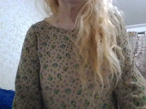 Snapshot of CarlyTreat chatting on 12-01-25, 03:06 CarlyTreat online show from 12-01-25, 03:06