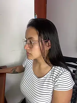 Snapshot of Shanonsex2 chatting on 12-13-24, 08:15 Shanonsex2 online show from 12-13-24, 08:15