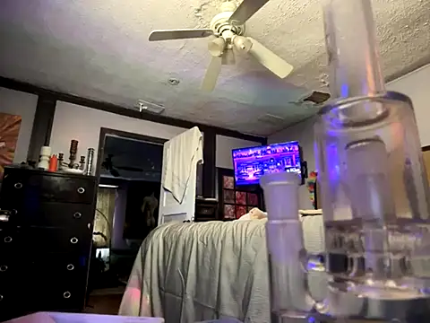 Snapshot of trash4cash chatting on 10-28-25, 07:05 trash4cash online show from 10-28-25, 07:05