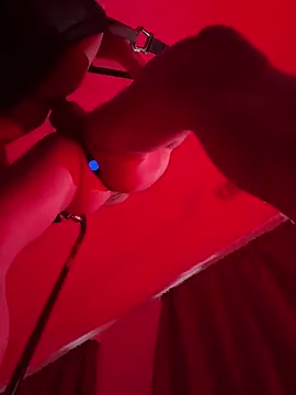 Snapshot of trash4cash chatting on 11-15-25, 04:25 trash4cash online show from 11-15-25, 04:25