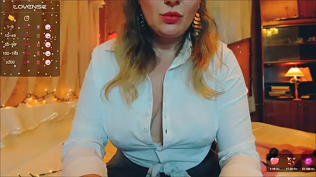 Snapshot of Your_Julia_Burns chatting on 12-13-24, 12:06 Your Julia Burns online show from 12-13-24, 12:06