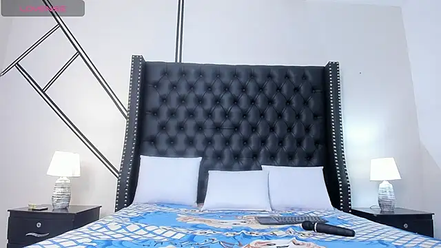  evelin diaz online show from 10-24-25, 01:51