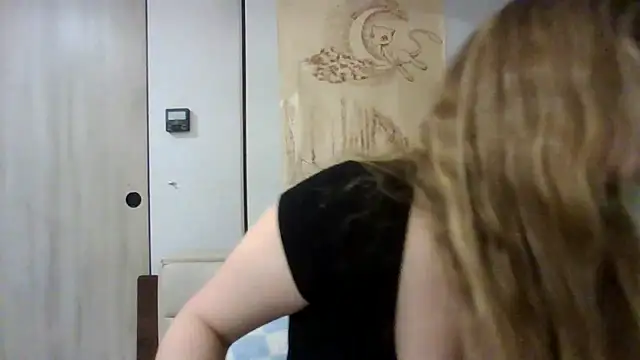 Snapshot of emerieskye20 chatting on 12-14-25, 04:45 emerieskye20 online show from 12-14-25, 04:45