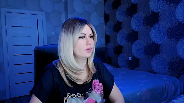 Snapshot of natusik chatting on 12-19-24, 04:02 natusik online show from 12-19-24, 04:02