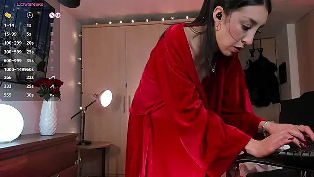 Snapshot of ariana_fitl_ chatting on 01-10-25, 07:04 ariana fitl online show from 01-10-25, 07:04