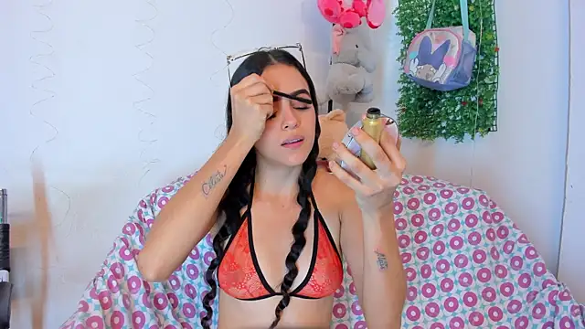 Snapshot of emilyclay_1 chatting on 12-17-25, 08:15 emilyclay 1 online show from 12-17-25, 08:15