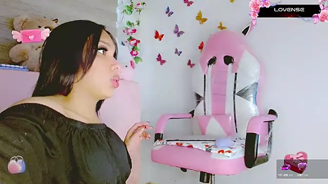 Snapshot of amaranta1411- chatting on 03-22-25, 04:58 amaranta1411- online show from 03-22-25, 04:58