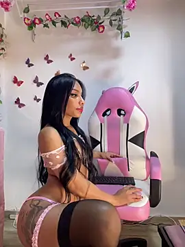 Snapshot of amaranta1411- chatting on 09-27-25, 03:39 amaranta1411- online show from 09-27-25, 03:39