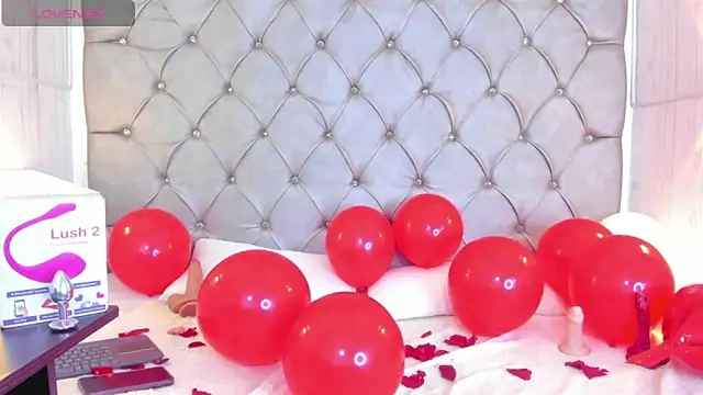 Snapshot of leigh-angels chatting on 02-15-25, 12:26 leigh-angels online show from 02-15-25, 12:26