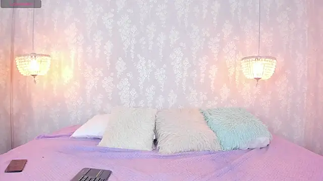 Snapshot of leigh-angels chatting on 10-09-25, 05:22 leigh-angels online show from 10-09-25, 05:22