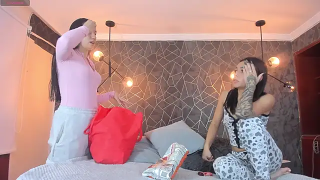 Snapshot of leigh-angels chatting on 11-15-25, 10:15 leigh-angels online show from 11-15-25, 10:15