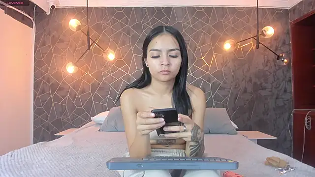 Snapshot of leigh-angels chatting on 11-17-25, 09:53 leigh-angels online show from 11-17-25, 09:53