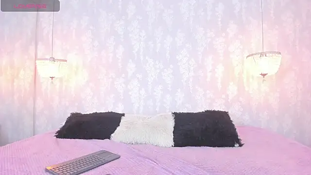 Snapshot of leigh-angels chatting on 12-02-25, 08:37 leigh-angels online show from 12-02-25, 08:37