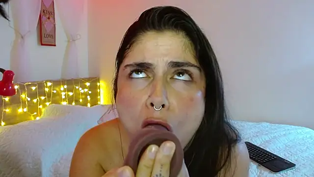 Snapshot of Juliietha_servas chatting on 03-03-25, 01:10 Juliietha servas online show from 03-03-25, 01:10