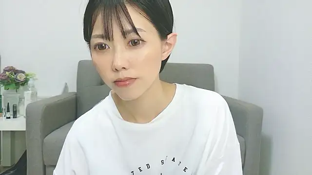 Snapshot of --mami-- chatting on 07-18-26, 01:59 --mami-- online show from 07-18-26, 01:59