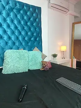 Lillie Burges online show from 03-05-26, 02:02