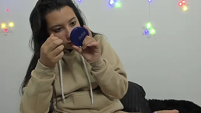 Snapshot of cami-01 chatting on 12-22-24, 10:58 cami-01 online show from 12-22-24, 10:58