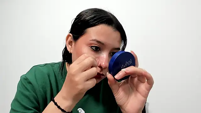 Snapshot of cami-01 chatting on 11-22-25, 08:30 cami-01 online show from 11-22-25, 08:30