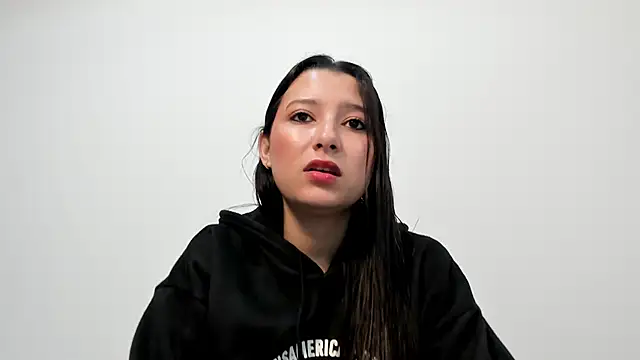 Snapshot of cami-01 chatting on 11-24-25, 02:39 cami-01 online show from 11-24-25, 02:39