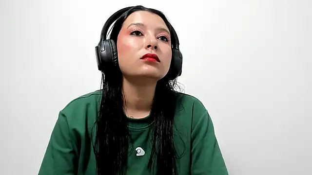 Snapshot of cami-01 chatting on 12-04-25, 09:01 cami-01 online show from 12-04-25, 09:01