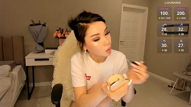 Snapshot of aya_shy chatting on 12-13-24, 09:24 aya shy online show from 12-13-24, 09:24