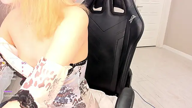 Snapshot of aya_shy chatting on 02-24-25, 04:15 aya shy online show from 02-24-25, 04:15