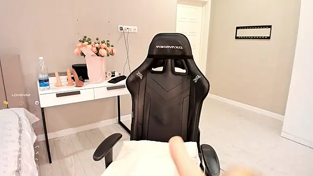 Snapshot of aya_shy chatting on 02-25-25, 03:05 aya shy online show from 02-25-25, 03:05