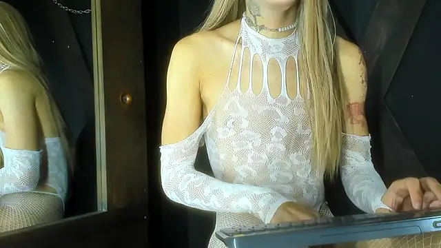 Snapshot of Haileybieberr chatting on 02-06-25, 12:43 Haileybieberr online show from 02-06-25, 12:43