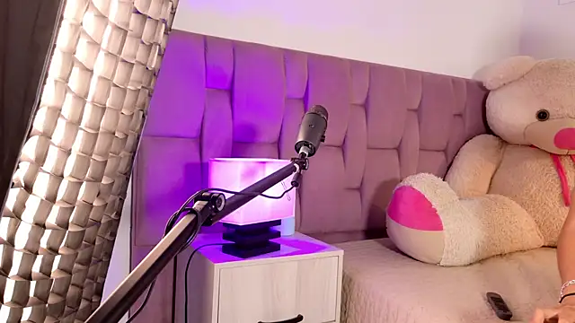 SophiaKarson online show from 06-15-26, 06:10