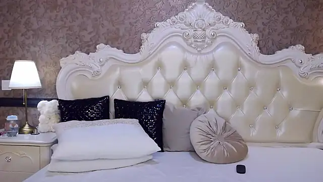 Snapshot of OliveWilson chatting on 02-06-25, 01:32 OliveWilson online show from 02-06-25, 01:32