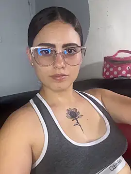Snapshot of Azuna25 chatting on 05-14-26, 08:15 Azuna25 online show from 05-14-26, 08:15